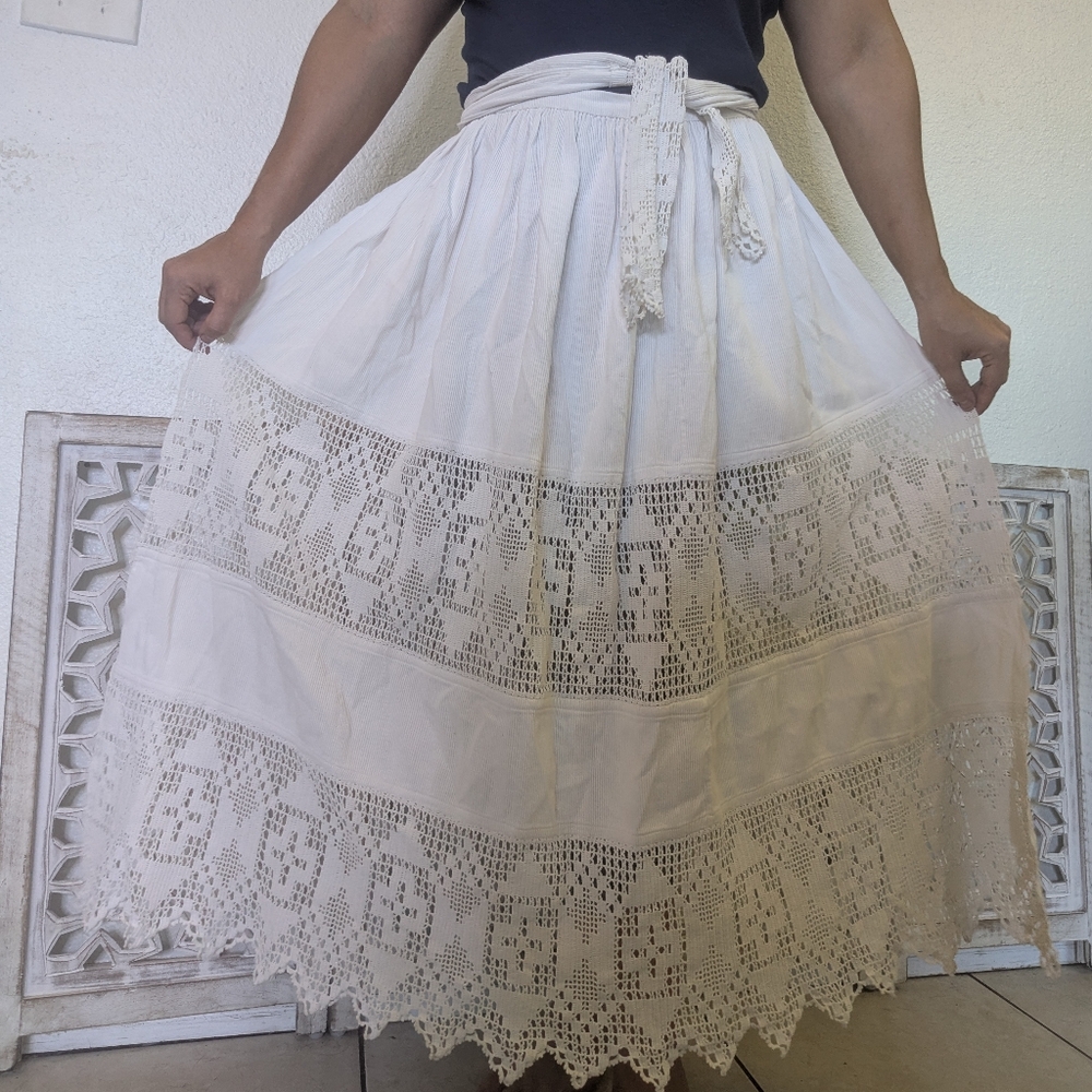 Vintage 1970s Edwardian Revival Filet Lace Pinafore Apron Maxi Length